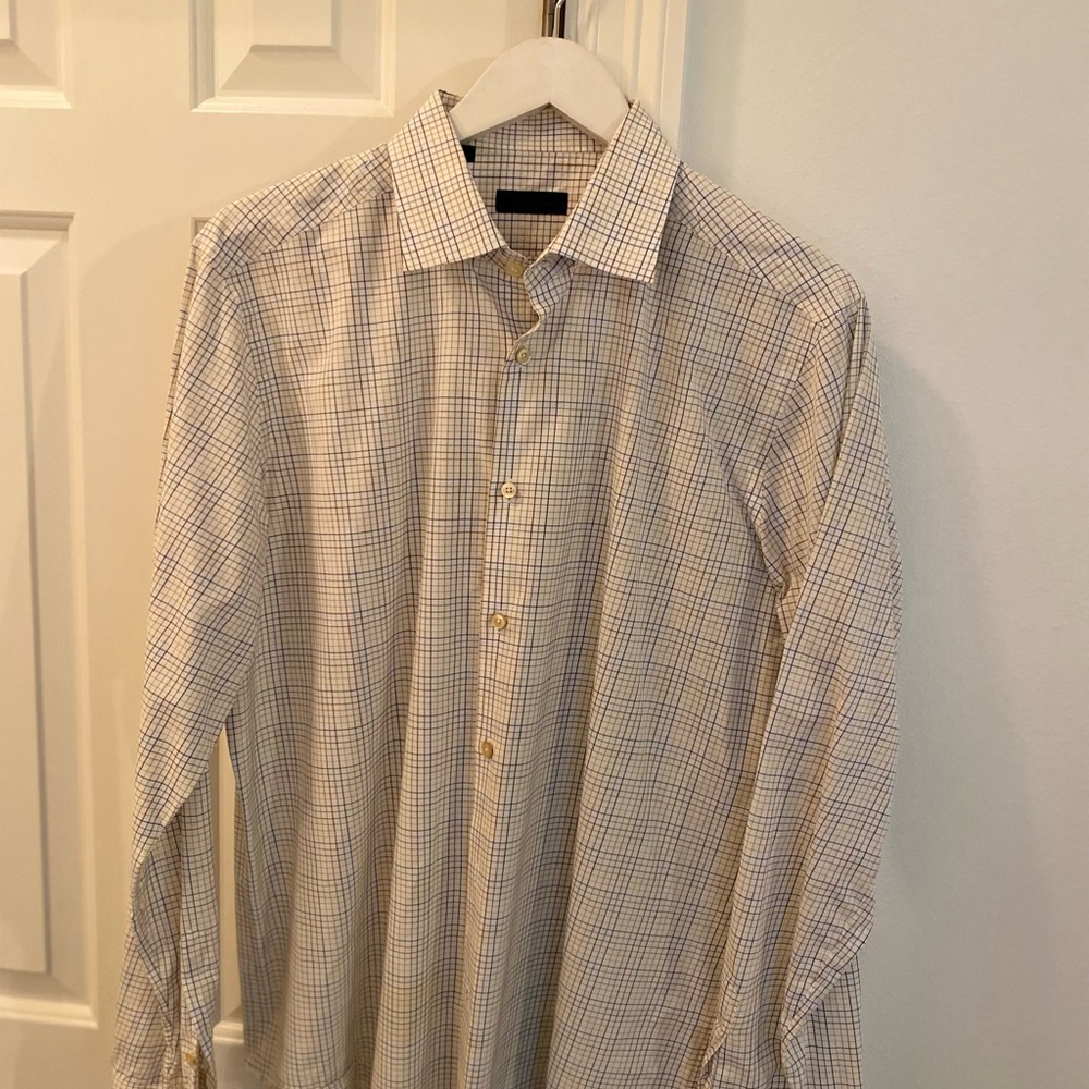 Button down - Picture 3 of 3